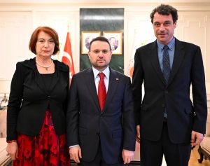 UĞUR MUMCU’NUN EŞİ ŞÜKRAN GÜLDAL MUMCU VE OĞLU ÖZGÜR MUMCU İLE BAKANLIĞIMIZDA BİR ARAYA GELDİK
