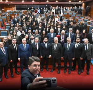 TRABZON ÜNİVERSİTESİ HUKUK KULÜBÜ MECLİS SİMÜLASYONUNDA GENÇ KARDEŞLERİMİZLE BİR ARAYA GELDİK