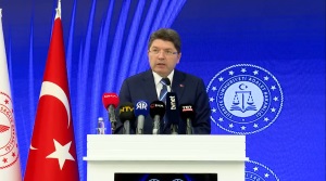 YALNIZ BİREYSEL DEĞİL TOPLUMSAL VARLIĞIMIZI TEHDİT EDEN UYUŞTURUCU İLE MÜCADDELE, HER ALANDA KIRMIZI ÇİZGİMİZDİR