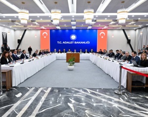 TBMM SUÇA SÜRÜKLENEN ÇOCUKLARA İLİŞKİN ARAŞTIRMA KOMİSYONU ÜYESİ MİLLETVEKİLLERİMİZLE BİR ARAYA GELEREK, CEZA İNFAZ SİSTEMİMİZİ DAHA ETKİN, DAHA ADİL VE CAYDIRICI HÂLE GETİRMEYE YÖNELİK DEĞERLENDİRMELERDE BULUNDUK.