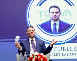 ÇOCUKLARIMIZI VE GENÇLERİMİZİ ÇAĞIMIZIN YENİ NESİL TEHDİTLERİNDEN, ZARARLI AKIMLARDAN KORUMAK EN TEMEL ÖNCELİKLERİMİZ ARASINDADIR