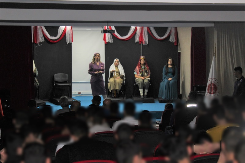 KADIN İSTERSE TİYATRO GÖSTERİSİ