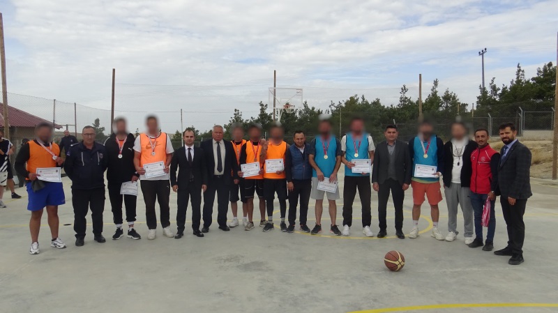 Akdağmadeni Açık Ceza İnfaz Kurumu'nda Sporun Coşkusu: Hükümlüler Arası Basketbol Turnuvası Başarıyla Tamamlandı