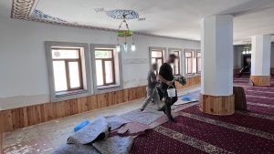 Akdağmadeni'nde Hükümlüler Gönüllü Çalışma Modeli ile İmam Hatip Tatbikat Camiinin çeşitli çevre düzenlemeleri yapıldı.