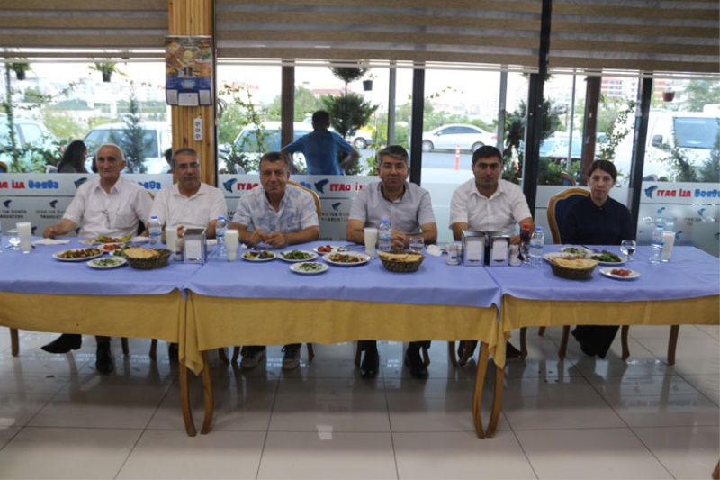 TAYİNİ ÇIKAN VE EMEKLİ OLAN PERSONELE VEDA YEMEĞİ