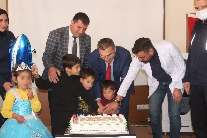 Kurum Personeli Kimsesiz Çocukları Ziyaret Etti