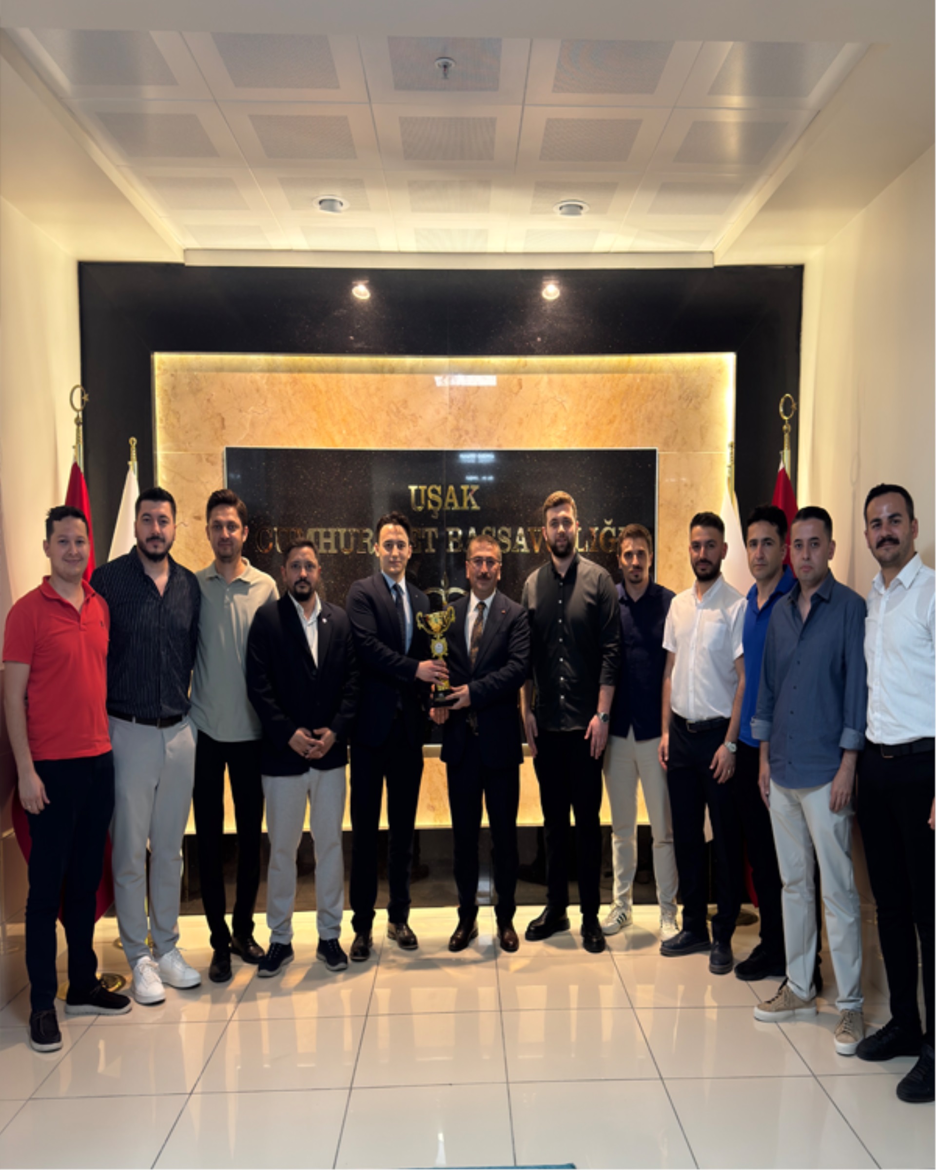 Uşak Barosu 2026 Bahar Futbol Turnuvası Şampiyonu Adliyemizin Takımı Adalenta'dan Anlamlı Ziyaret