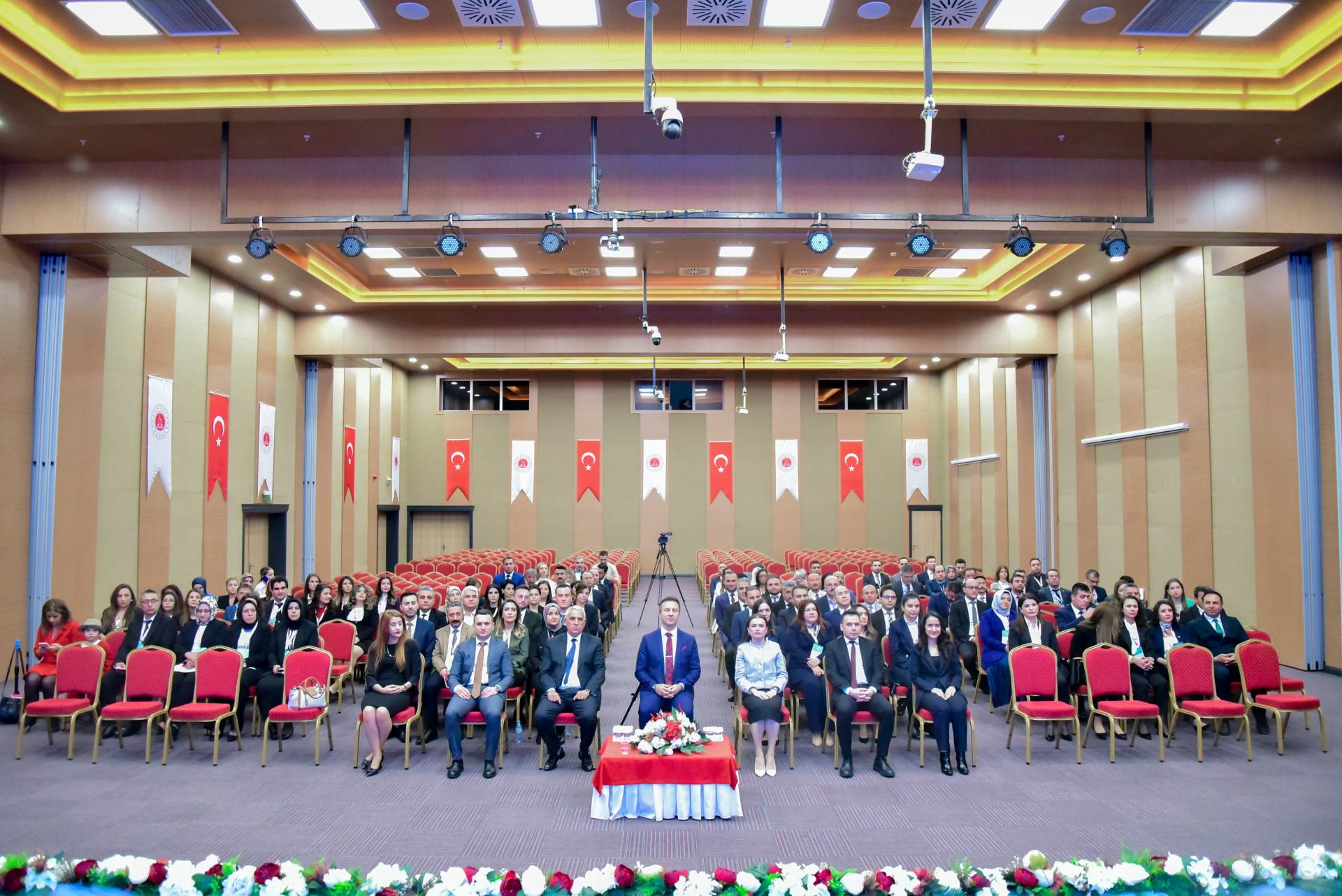 Eğitim Dairesi Başkanlığınca Düzenlenen; Yeni Atanan Yazı İşleri Müdürleri (7.Grup) ve İlk Derece İdare Mahkemelerinde görev yapan Zabit Kâtiplerine Yönelik Hizmet İçi Eğitim Programı Kapanış Töreni Yozgat Cemil Çiçek Personel Eğitim Merkezimizde Gerçekleştirildi.