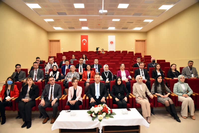 Eğitim Dairesi Başkanlığınca Düzenlenen; Vezne Bürolarında Görev Yapan Personele (11.Grup) ve Memur Suçları Bürolarında Görev Yapan Personele (5.Grup) Yönelik Hizmet İçi Eğitim Programı Kapanış Töreni Yozgat Personel Eğitim Merkezimizde Gerçekleştirildi.