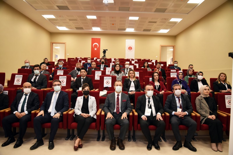 Eğitim Dairesi Başkanlığınca Düzenlenen; Komisyon Yazı İşleri Müdürleri ile Vezne Bürolarında Görev Yapan Personele Yönelik (3. Grup) Hizmet İçi Eğitim Programı Kapanış Töreni Yozgat Personel Eğitim Merkezimizde Gerçekleştirildi.