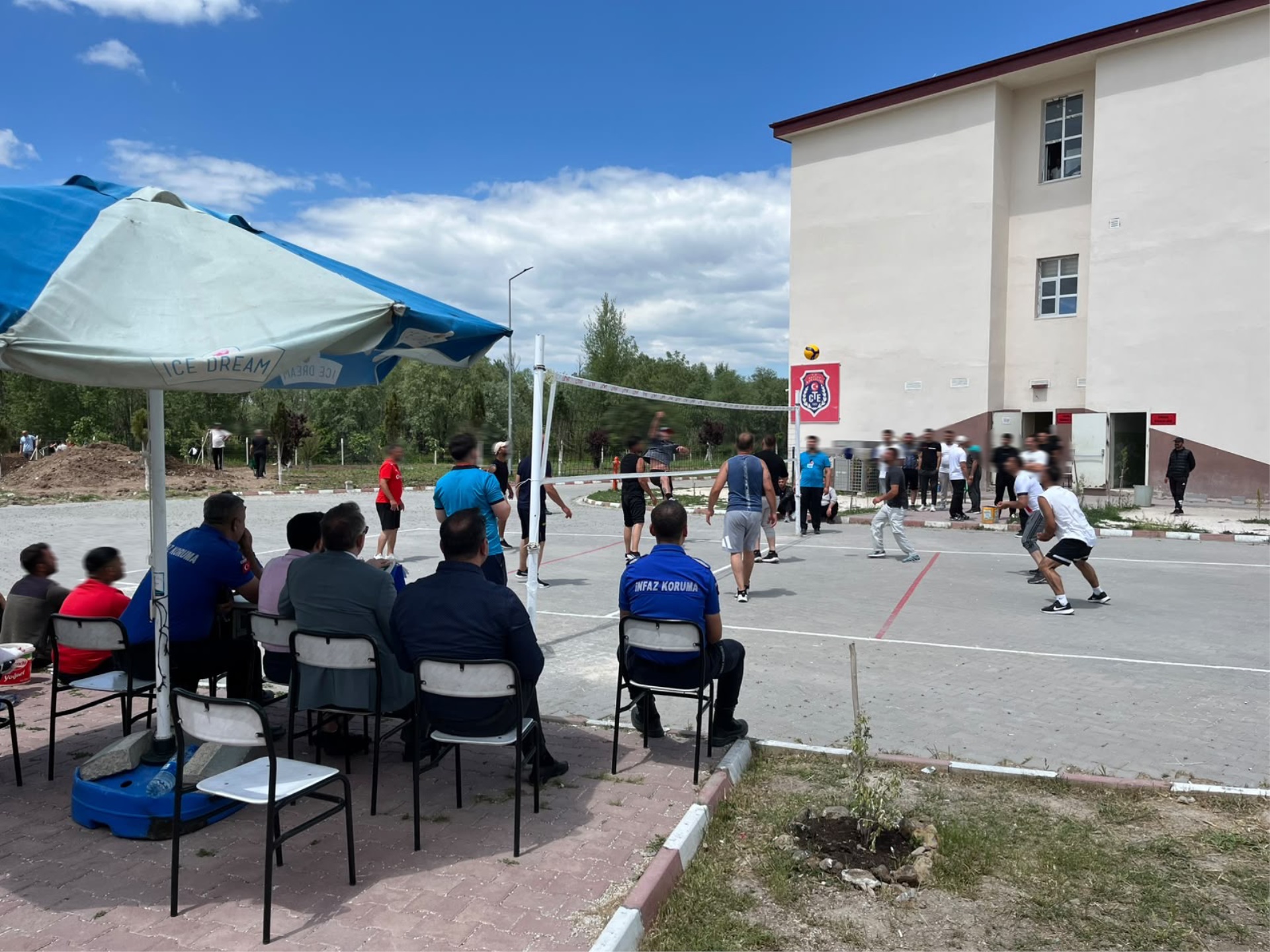 Voleybol Turnuvasının Kazananları Madalyalarını Aldı
