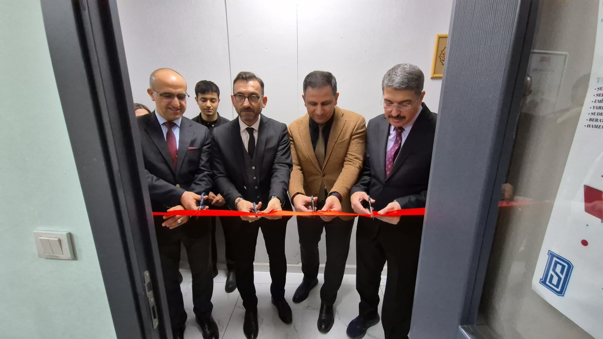 ÜNİVERSİTEYLE İŞBİRLİĞİ