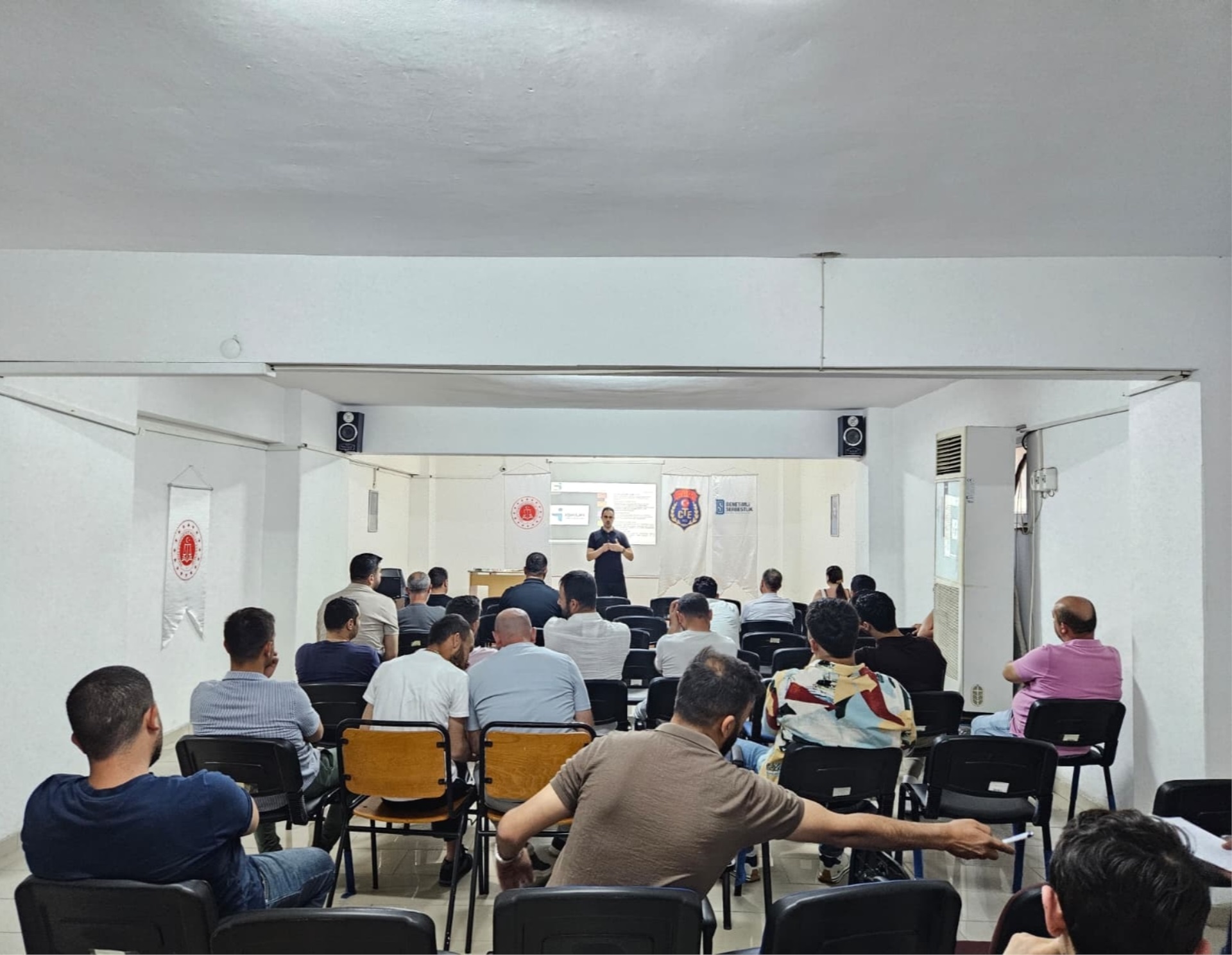 Yalova İŞKUR meslek danışmanı  Mustafa TUNÇEL tarafından yükümlülerimize ''İş bulma Becerileri'' konulu seminer verildi.