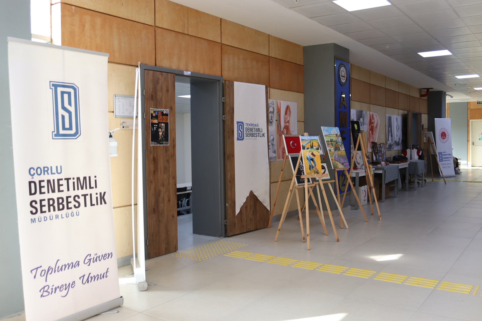 TEKİRDAĞ NAMIK KEMAL ÜNİVERSİTESİNDE "20. YILINDA TÜRKİYE’DE DENETİMLİ SERBESTLİK UYGULAMALARI" PANELİ DÜZENLENDİ