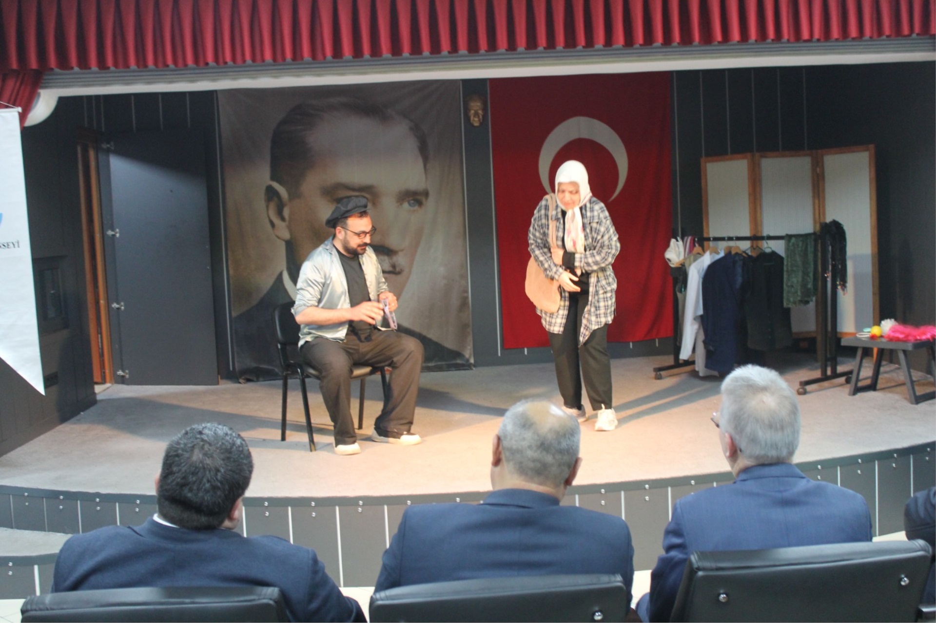 ÜNYE’DE TUTUKLU VE HÜKÜMLÜLERE MORAL VEREN TİYATRO GÖSTERİSİ