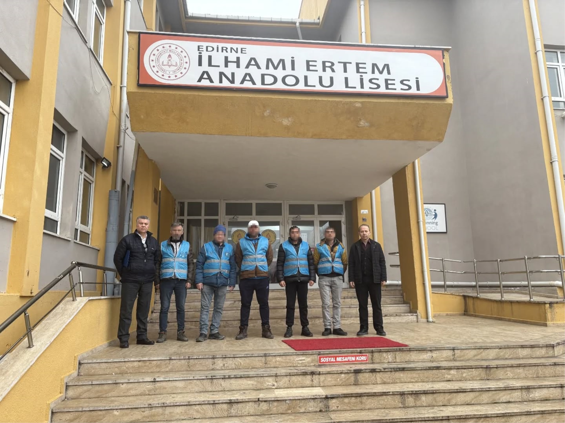 Edirne İlhami Ertem Anadolu Lisesi’ nde çevre düzenlemesi ve temizlik faaliyeti gerçekleştirildi.