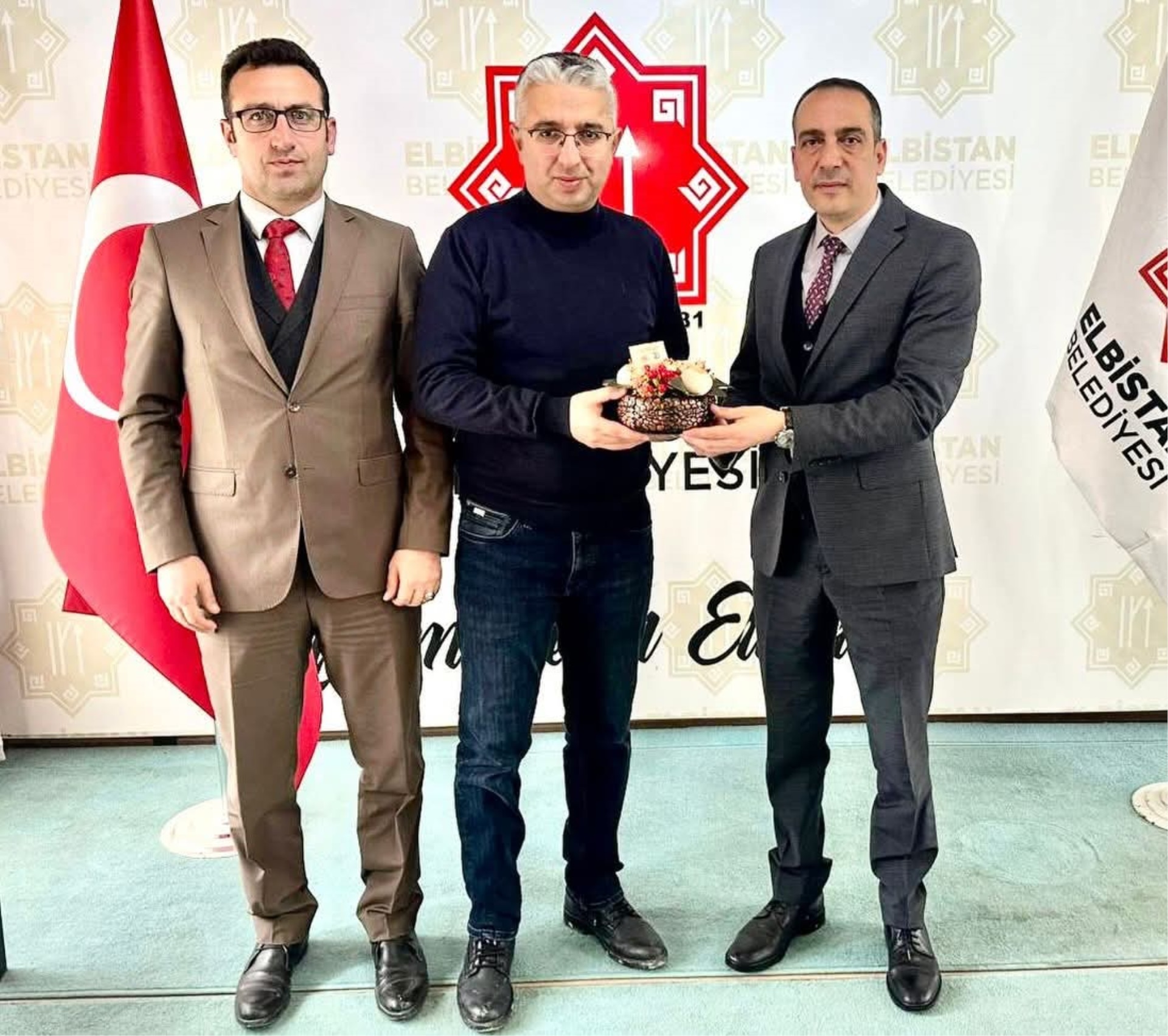 Kurum Müdürümüz ve Kurum Şefimiz Elbistan Belediye Başkanı Sayın Av. Erkan GÜRBÜZ'ü ziyaret ettiler. 