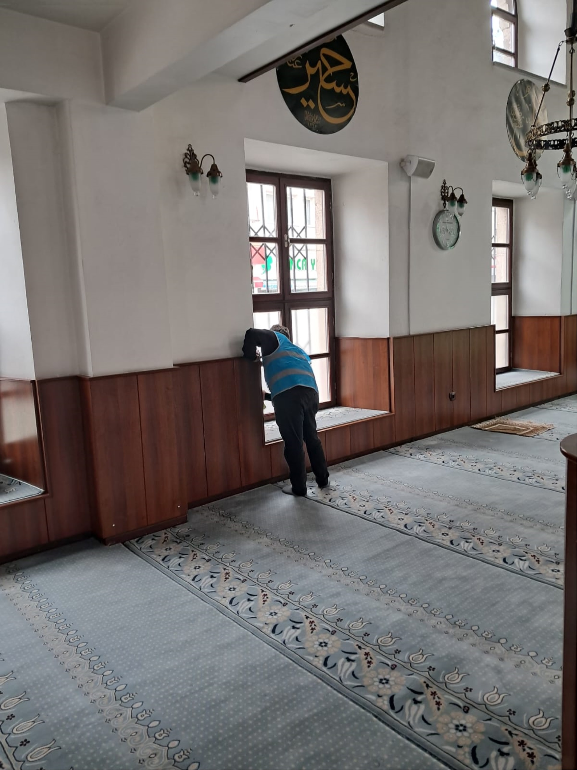 RAMAZAN AYINDA CAMİLERDE TEMİZLİK ÇALIŞMASI