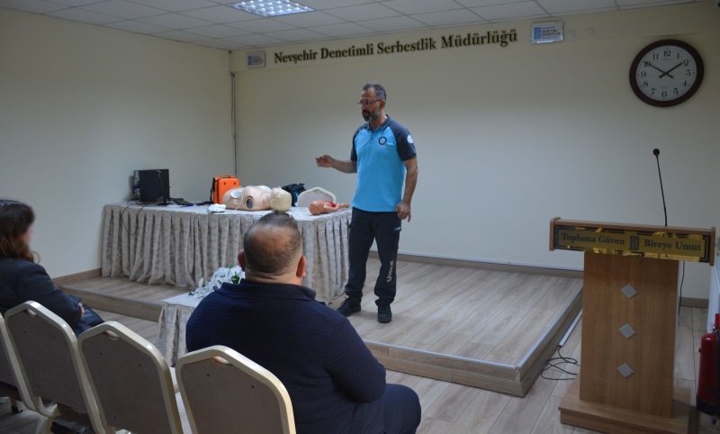İLK YARDIM KONUSUNDA BİLGİLENDİRME SEMİNERİ DÜZENLENDİ