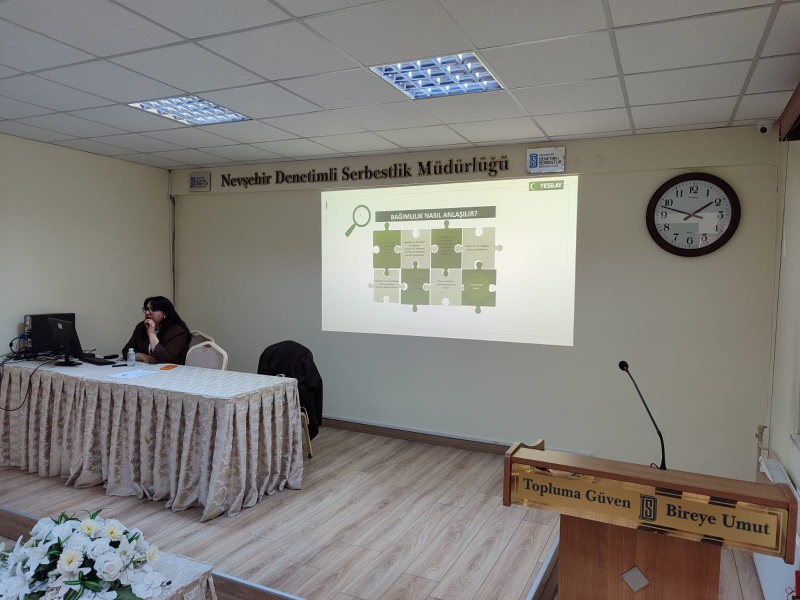 BAĞIMLILIKLA MÜCADELEYE YÖNELİK SEMİNERLER DEVAM EDİYOR