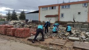 Denetimli Serbestlik Yükümlüleri Tarafından Çevre Düzenlemesi, Bakım ve Temizlik Çalışması Yapılmıştır