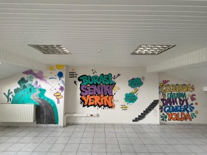Suça Sürüklenen Çocuklarla Duvar Boyama Etkinliği
