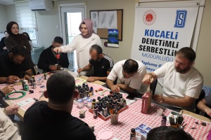 KOCAELİ'DE AHŞAP BOYAMA ETKİNLİĞİ YAPILDI