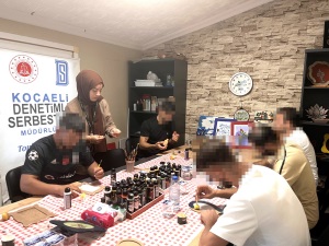 KOCAELİ’DE AHŞAP BOYAMA EĞİTİMİ ETKİNLİĞİ YAPILDI