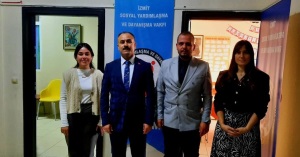 KOCAELİ DENETİMLİ SERBESTLİK MÜDÜRÜ BEKİR TÜRKMEN İLE İZMİT SOSYAL YARDIMLAŞMA VE DAYANIŞMA VAKIF MÜDÜRÜ YUNUS VURAL, İZMİT KAYMAKAMLIĞI SOSYAL YARDIMLAŞMA VE DAYANIŞMA VAKFI SOSYAL DAYANIŞMA MERKEZİN