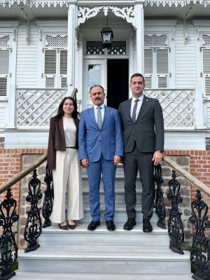 KOCAELİ DENETİMLİ SERBESTLİK MÜDÜRÜ BEKİR TÜRKMEN, KOCAELİ BAROSU BAŞKANI AV. KADİR CANER KARAKADILAR'I ZİYARET ETTİ. 