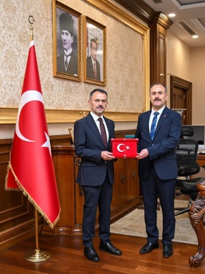 Kocaeli Denetimli Serbestlik Müdürü Bekir Türkmen, Kocaeli Valisi Sayın İlhami Aktaş’ı ziyaret etti. 