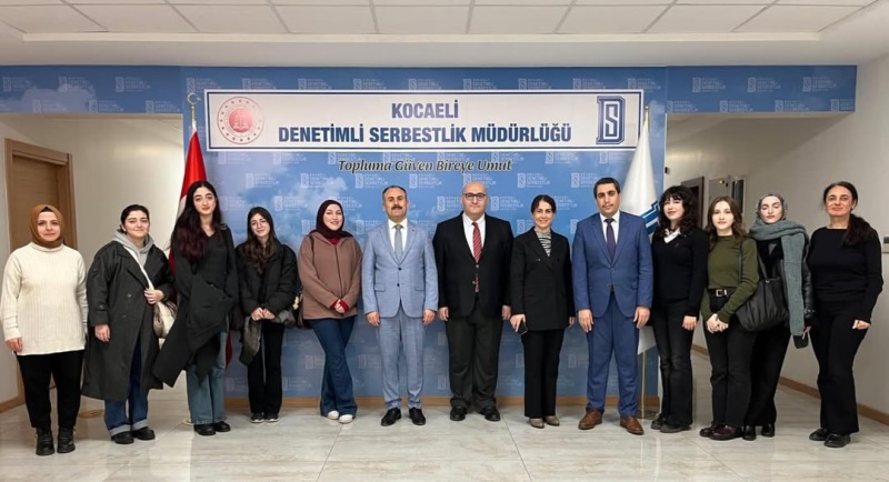 KOCAELİ ÜNİVERSİTESİ HUKUK FAKÜLTESİ ÖĞRENCİLERİ AYNI ZAMANDA DENETİMLİ SERBESTLİK GÖNÜLLÜ ÇALIŞANLARI KOCAELİ DENETİMLİ SERBESTLİK MÜDÜRLÜĞÜNÜ ZİYARET ETTİ. 