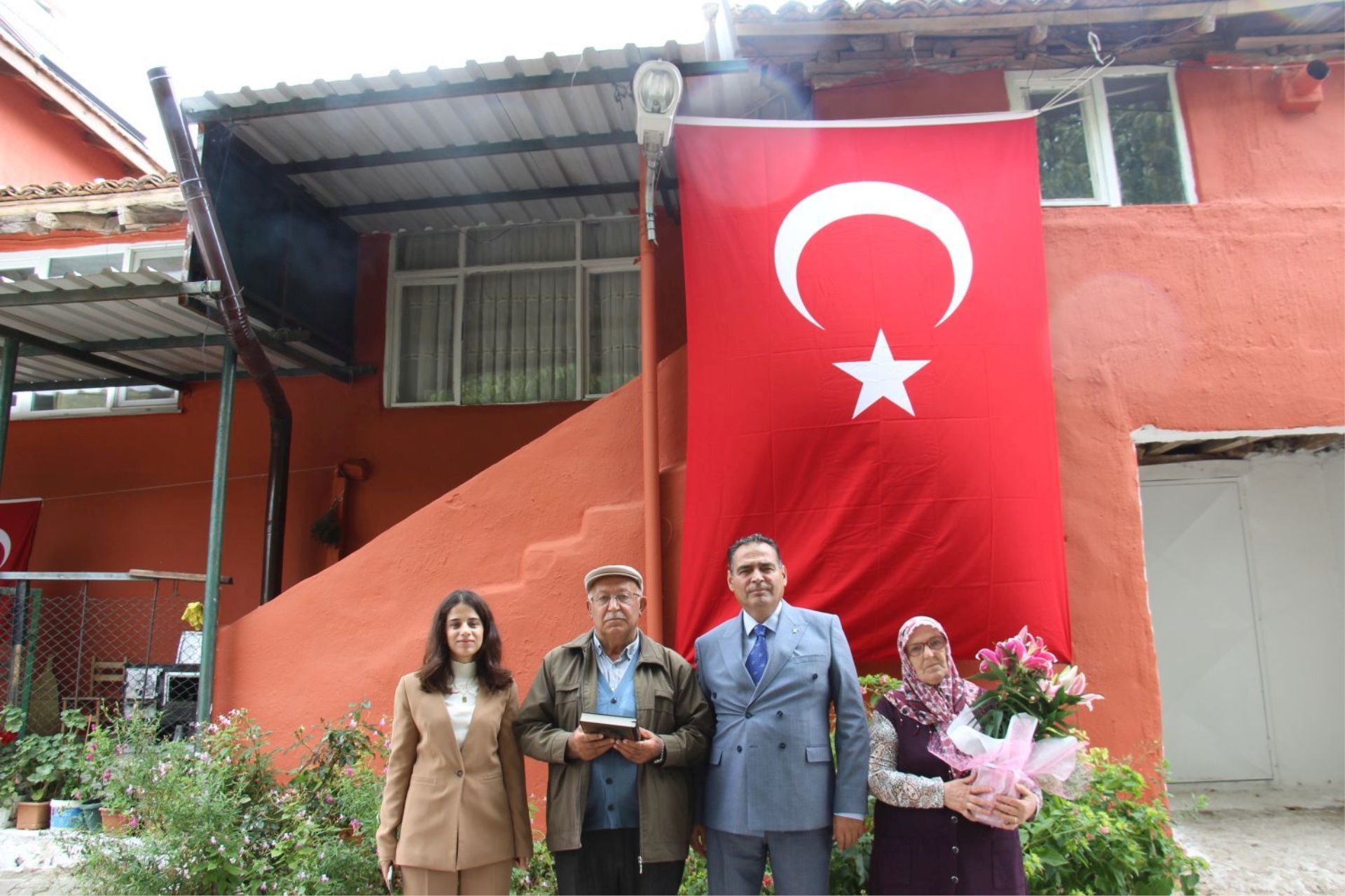 ŞEHİT AİLESİNİN EVİNİN BOYANMASI VE TADİLATININ YAPILMASI