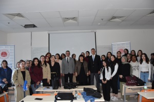 Sağlık Bilimleri Fakültesi Öğrencilerine Bilgilendirme Semineri Verildi