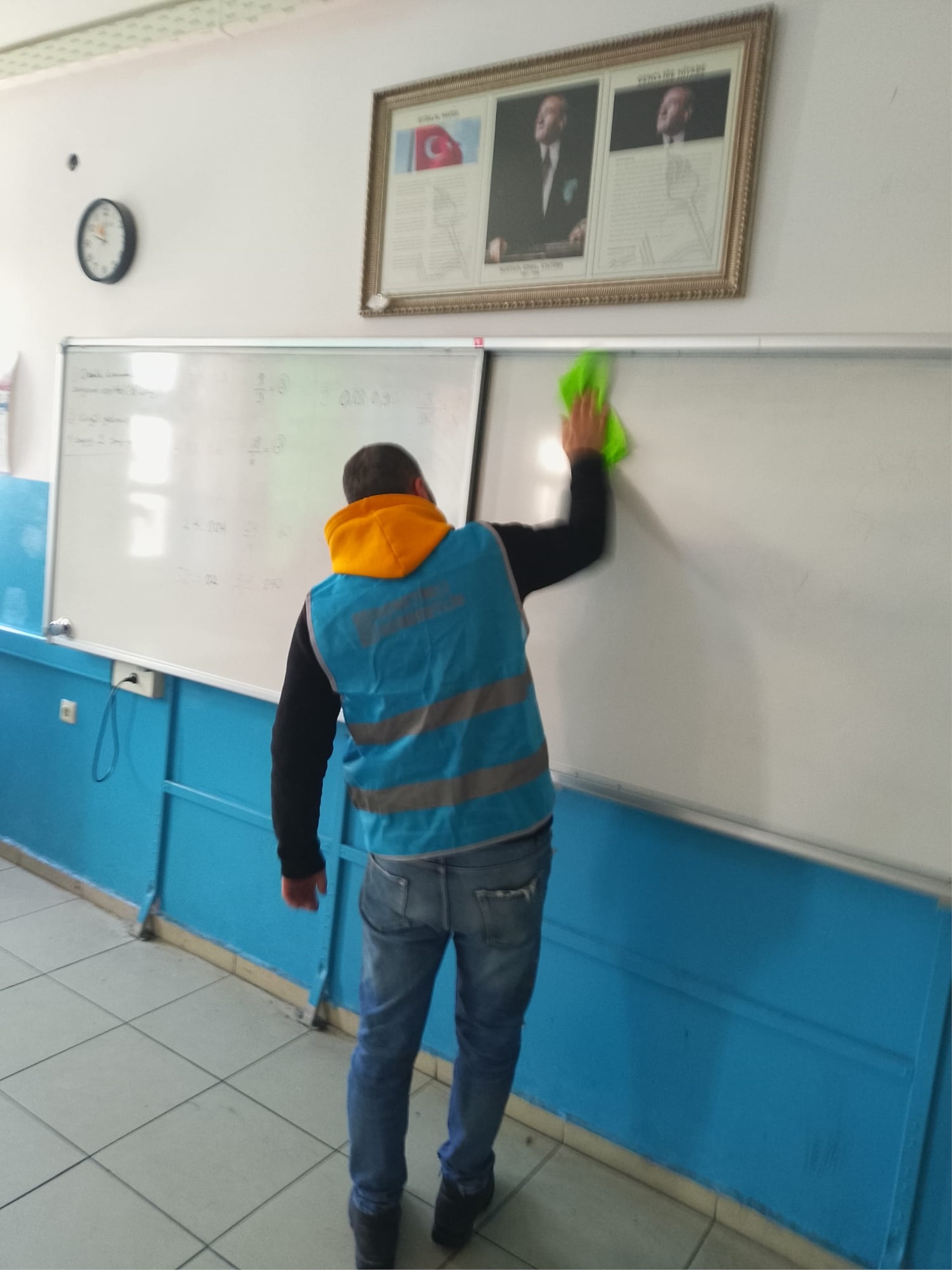 Sömestr Tatilde 19 - 23 Ocak 2026 Tarihleri Arasında Okullarımıza Yükümlüler Tarafından Bakım, Onarım ve Çevre Düzenlemesi Yapılarak Eğitim ve Öğretime Hazır Hale Getirildi. 