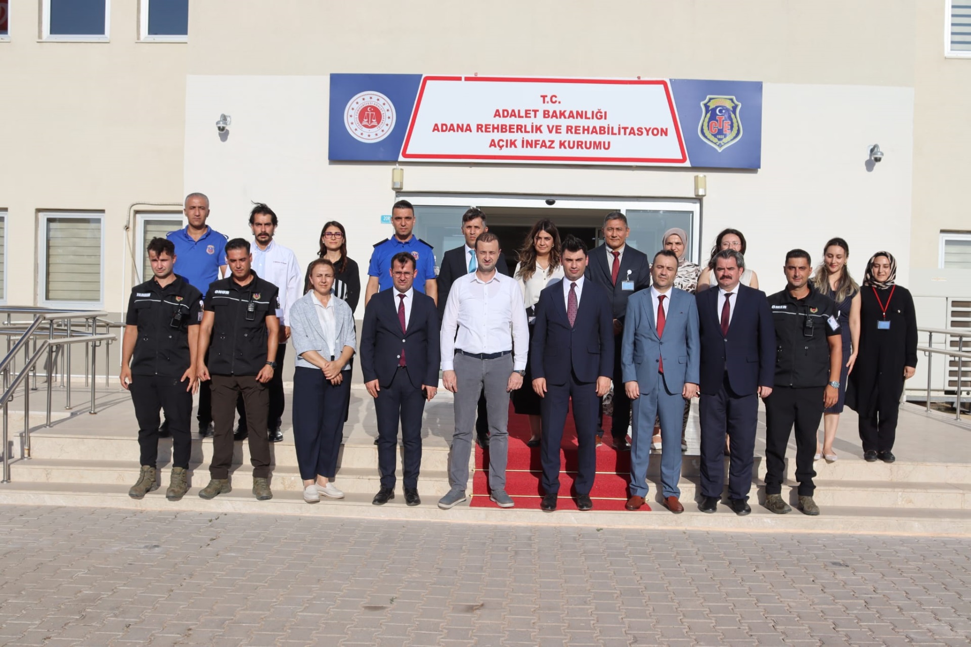 KURUMUMUZA CEZA VE TEVKİFEVLERİ GENEL MÜDÜR YARDIMCISI SAYIN OSMAN BATURAY TEYMUR İLE SAĞLIK DAİRE BAŞKANI SAYIN DR. MUSTAFA BURAK AÇOĞLU ZİYARET GERÇEKLEŞTİRDİ.
