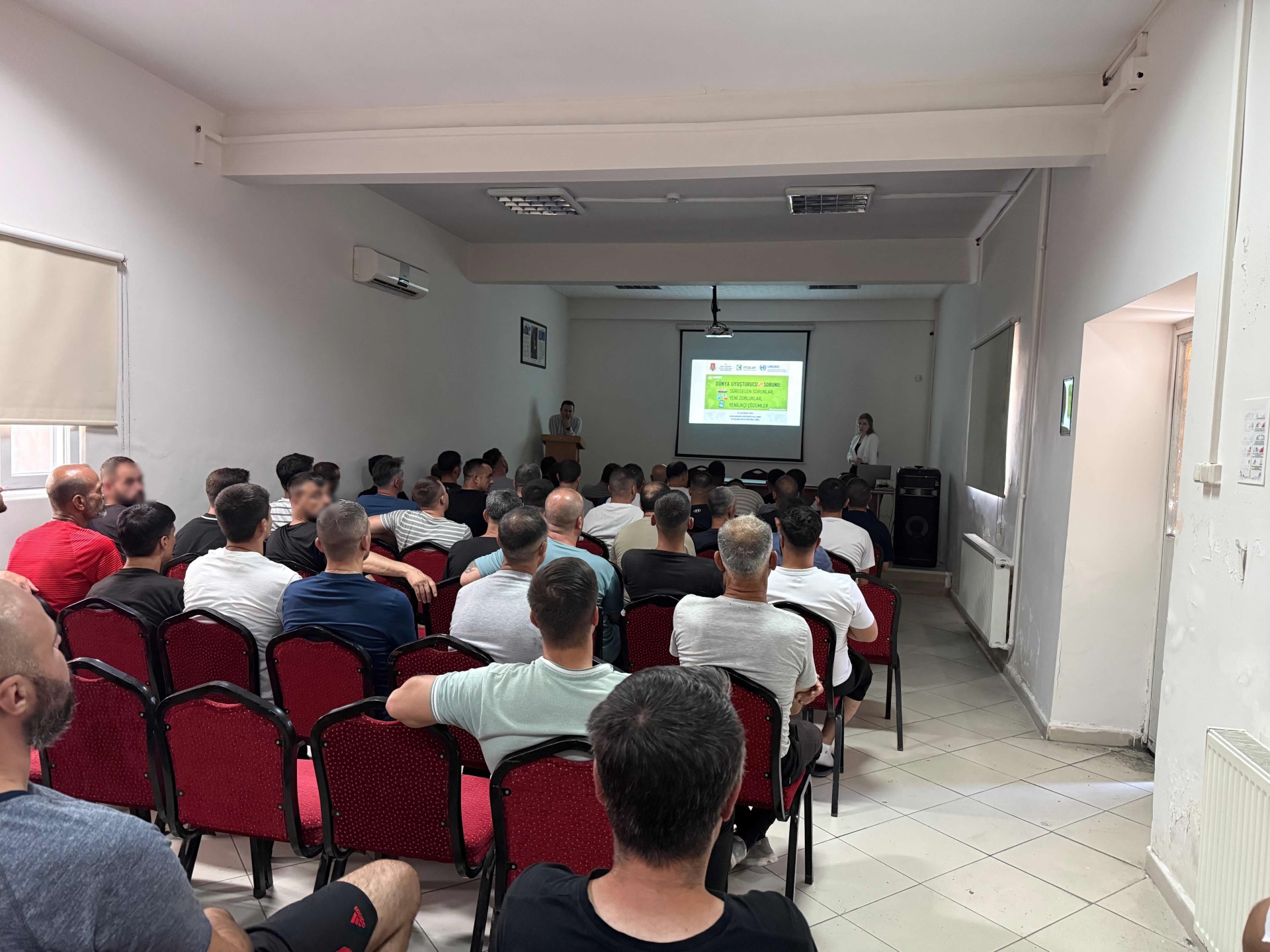 26 Haziran Uluslararası Uyuşturucu Kullanımı ve Kaçakçılığı ile Mücadele Günü kapsamında kurumumuzda hükümlülere yönelik farkındalık seminerleri düzenlenmiştir.